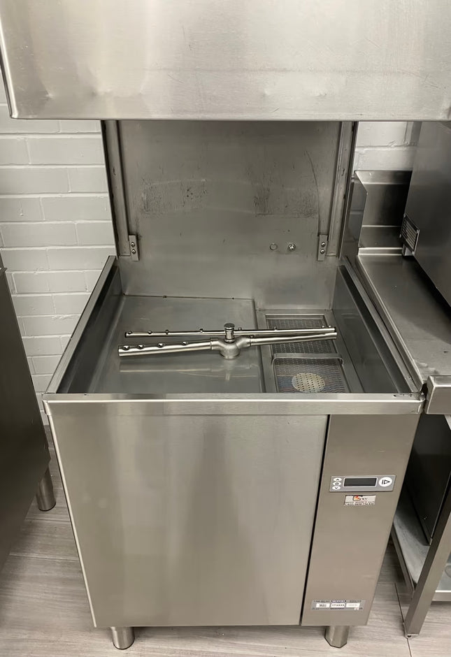 Moffat Washtech M2C Passthrough Dishwasher