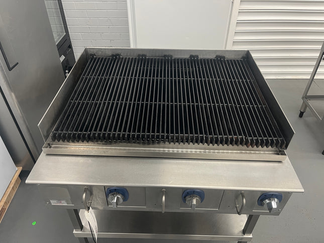 COMMERCIAL NATURAL GAS CHARGRILL WITH STAND