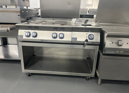 ELECTROLUX 4 BURNER ELECTRIC STOVE WITH COMBINATION FRYER